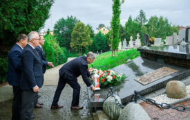 wiazanka_cmentarz_strzyzow_2