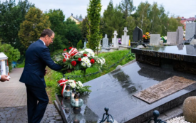 wiazanka_cmentarz_strzyzow_1