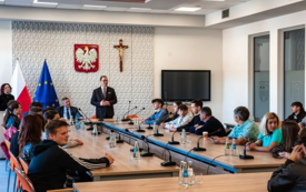 Galeria aktualności Spotkanie w Starostwie Powiatowym w Strzyżowie z uczestnikami projektu Erasmus+ 7