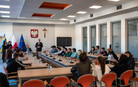 Galeria aktualności Spotkanie w Starostwie Powiatowym w Strzyżowie z uczestnikami projektu Erasmus+ 8