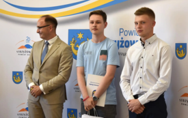 Galeria aktualności Inauguracyjna sesja Młodzieżowej Rady Powiatu Strzyżowskiego 3