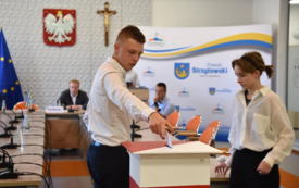Galeria aktualności Inauguracyjna sesja Młodzieżowej Rady Powiatu Strzyżowskiego 7