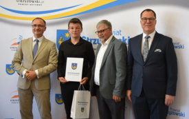 Galeria aktualności Inauguracyjna sesja Młodzieżowej Rady Powiatu Strzyżowskiego 24