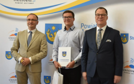 Galeria aktualności Inauguracyjna sesja Młodzieżowej Rady Powiatu Strzyżowskiego 26