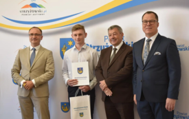 Galeria aktualności Inauguracyjna sesja Młodzieżowej Rady Powiatu Strzyżowskiego 28