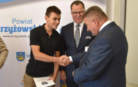 Galeria aktualności Inauguracyjna sesja Młodzieżowej Rady Powiatu Strzyżowskiego 39