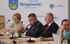 Galeria aktualności Inauguracyjna sesja Młodzieżowej Rady Powiatu Strzyżowskiego 43