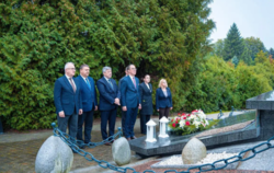 Zdjęcie do Uroczyste upamiętnienie rocznicy sowieckiej agresji...