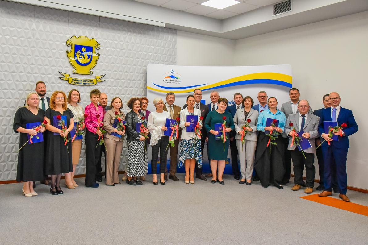 Wręczenie Nagr&oacute;d Starosty Strzyżowskiego dla nauczycieli