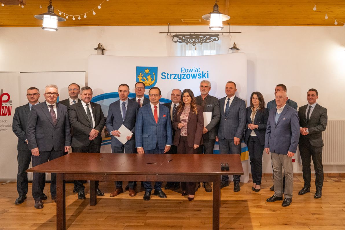 Podpisano umowę na&nbsp;projekt rozbudowy drogi wraz z&nbsp;budową obwodnicy Wiśniowej w&nbsp;ciągu drogi DW 988 Dobrzech&oacute;w&ndash;Twierdza