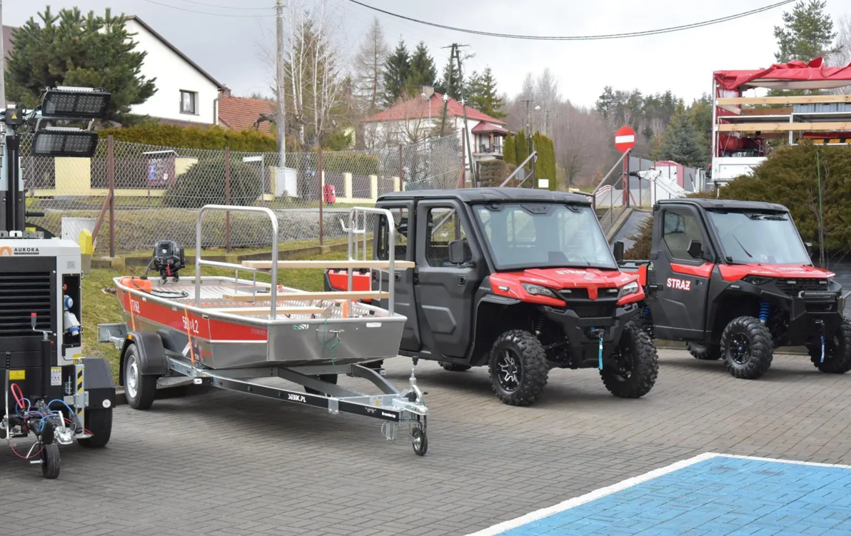 Nowoczesny sprzęt dla służb ratowniczych powiatu strzyżowskiego oficjalnie przekazany