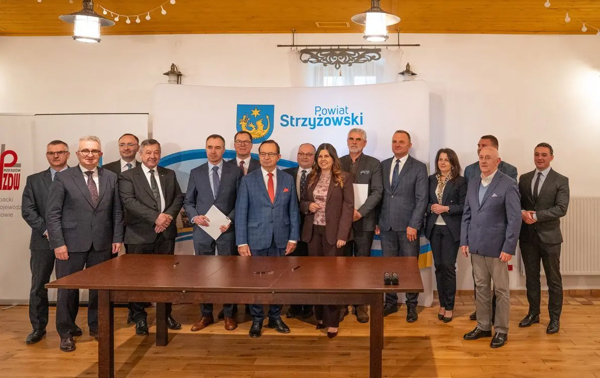 Podpisano umowę na projekt rozbudowy drogi wraz z budową obwodnicy Wiśniowej w ciągu drogi DW 988 Dobrzechów–Twierdza