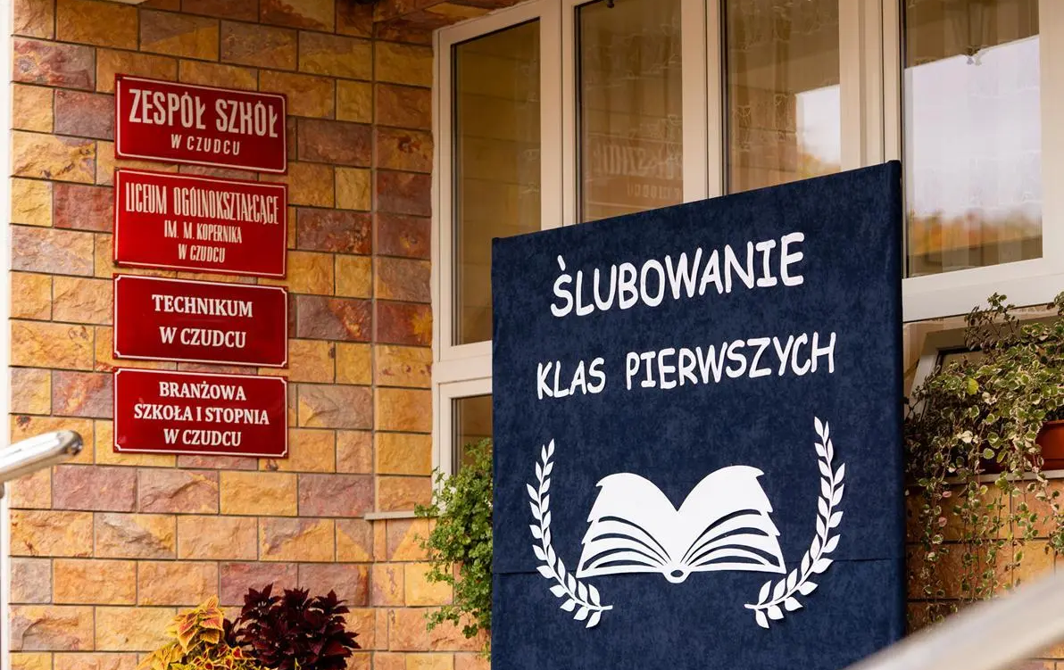Uczniowie klas pierwszych Zespołu Szkół w Czudcu złożyli uroczyste ślubowanie