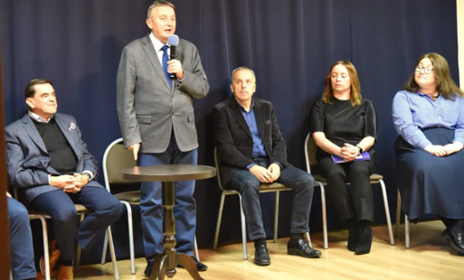 Na zdjęciu uczestnicy spotkania poświęconego wydaniu Rocznika Niebyleckiego